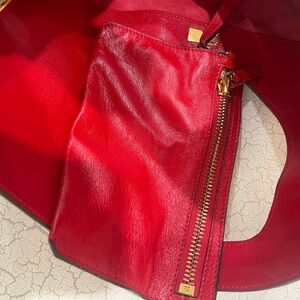 Tom Ford Alix bad , like brand new .Super soft gorgeous red colour